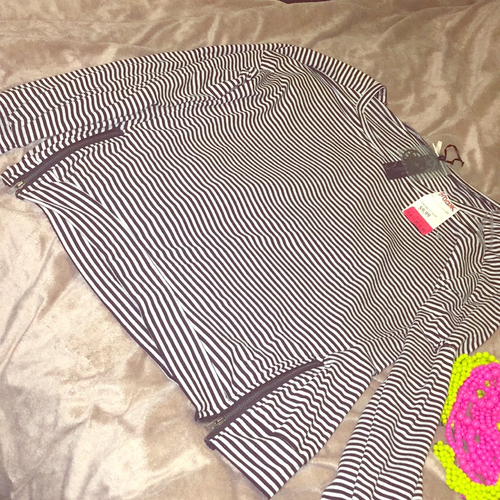 🔲  Long Sleeve Striped Shirt!